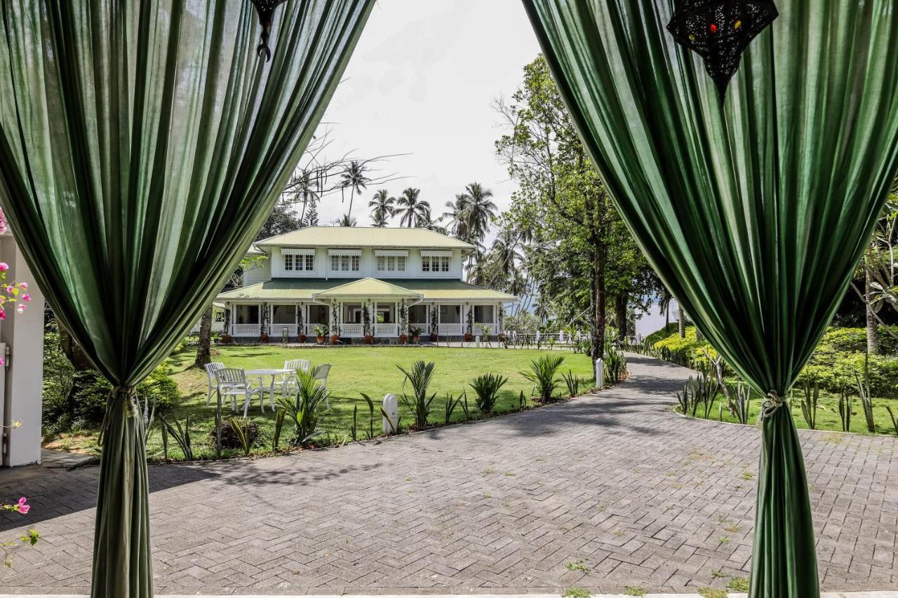 The Flame Tree Estate & Hotel Kandy Exterior photo