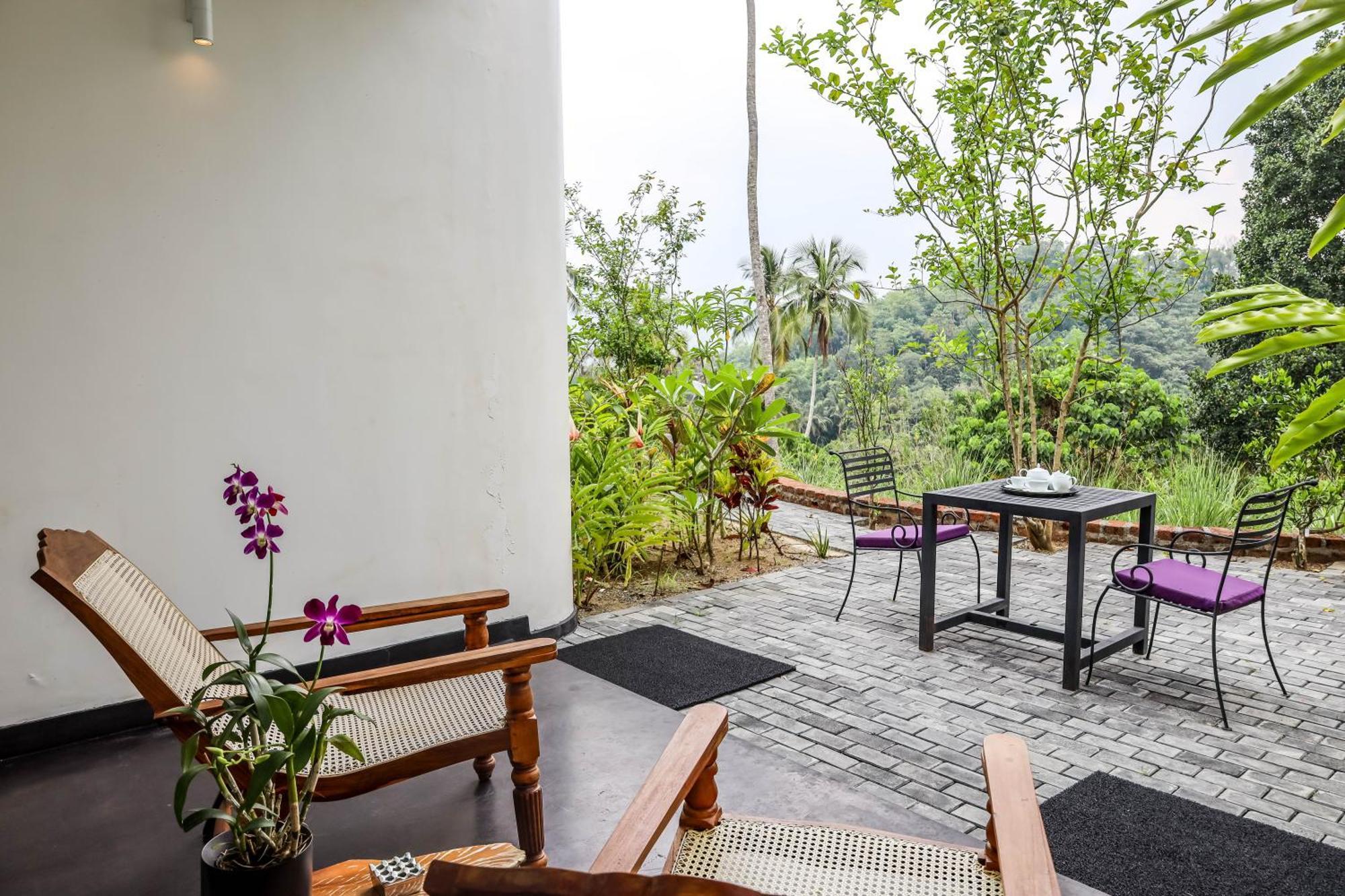 The Flame Tree Estate & Hotel Kandy Room photo